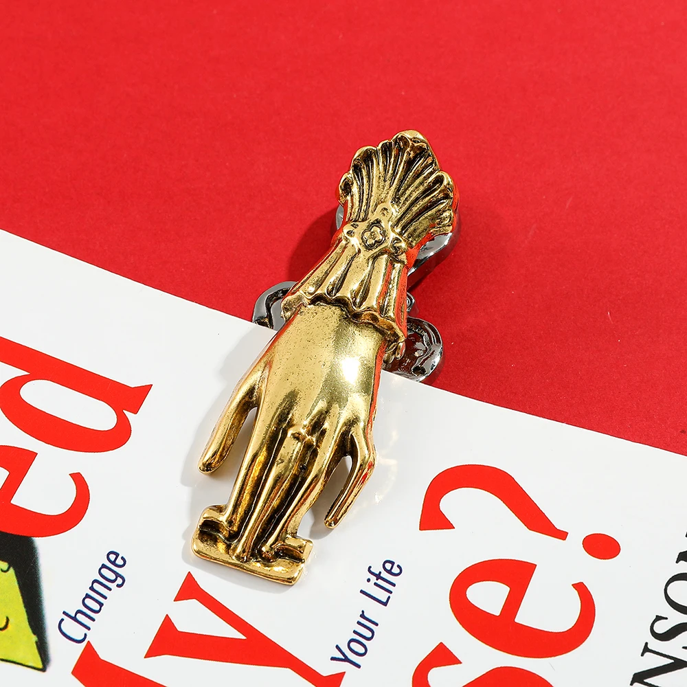 Металлический держатель для закладок в форме руки для учителя