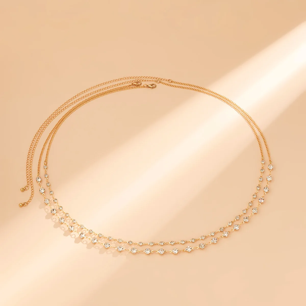 Простая милая роскошная блестящая цепочка с кристаллами в стиле ретро - Фотография_6