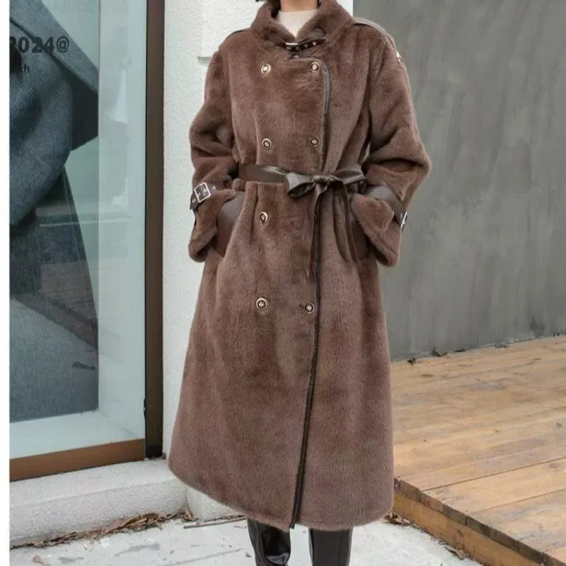 Роскошный брендовый плащ из мягкого меха - Фотография_3