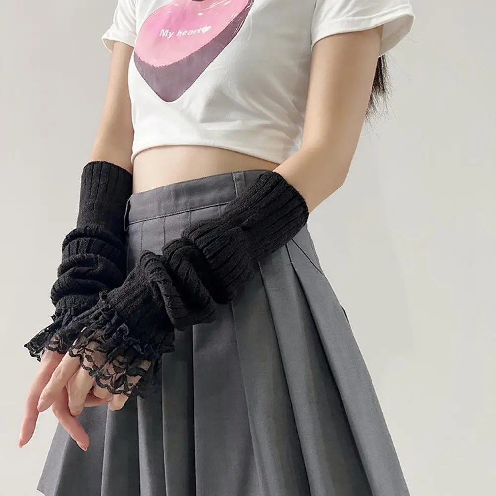 Готические вязаные рукава с кружевом и рюшами - Фотография_2