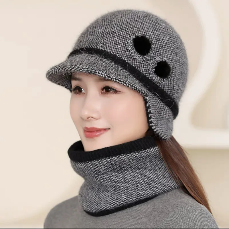 Women's hat and scarf 2 piece