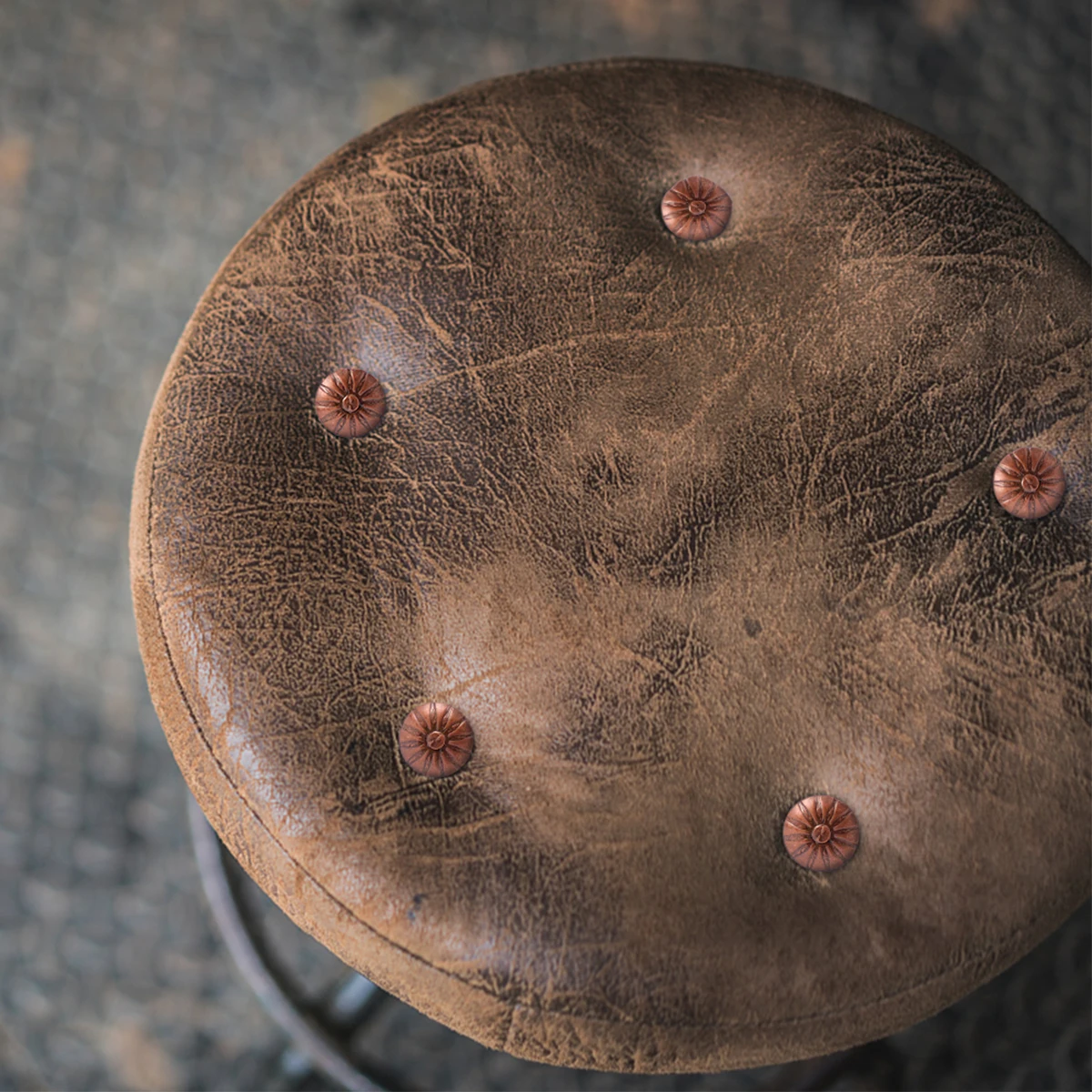 Круглые гвозди для дивана