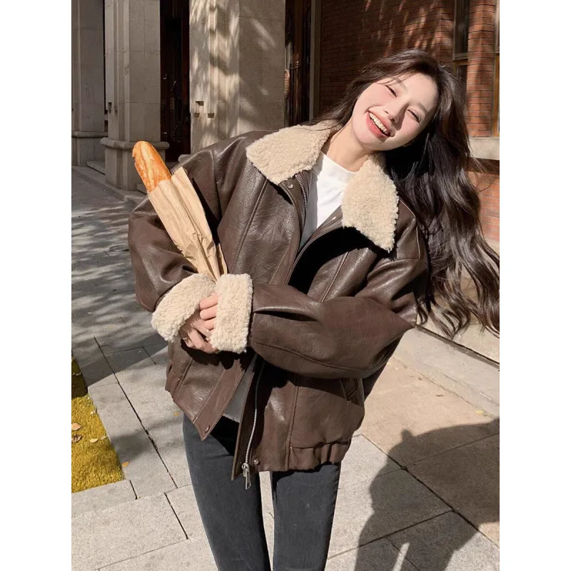 Женские пальто, куртки из искусственной кожи с отложным воротником - Фотография_5