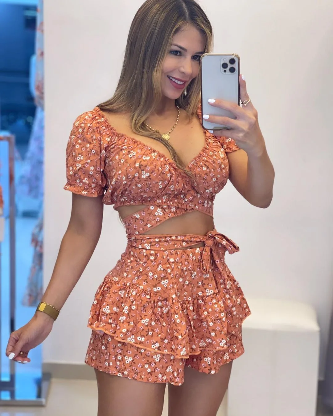 Женский комбинезон с цветочным принтом - Фотография_4