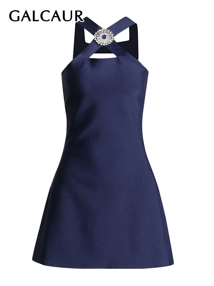 Женское однотонное мини-платье с v-образным вырезом