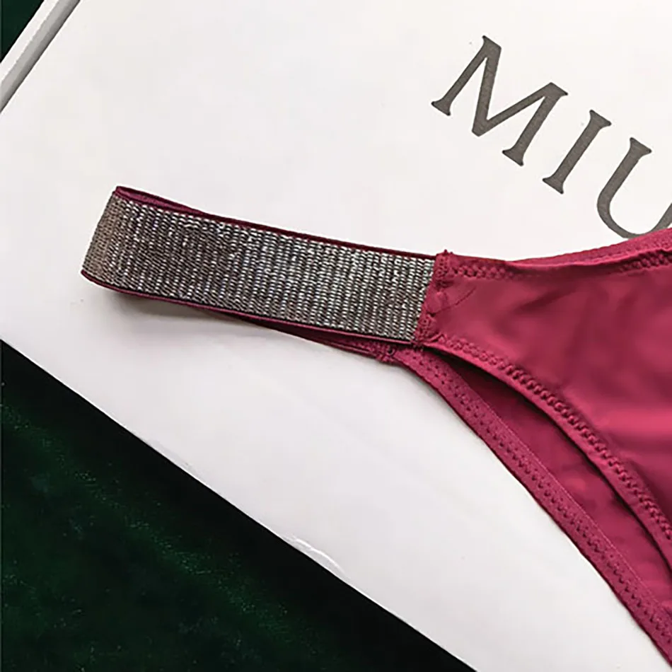 Блестящие женские стринги с заниженной - Фотография_4