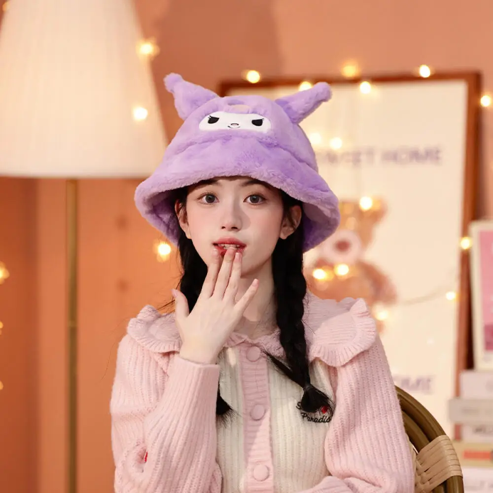 Флисовая шапка kuromi plus с рисунком sanrio pochacco