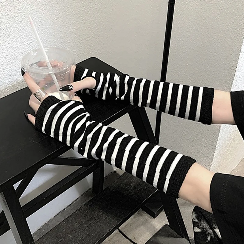 Женские теплые перчатки в полоску - Фотография_5