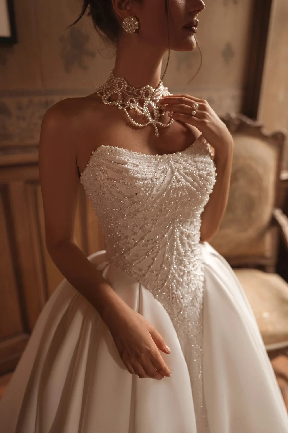 Элегантное белое атласное свадебное платье по индивидуальному заказу - Фотография_3