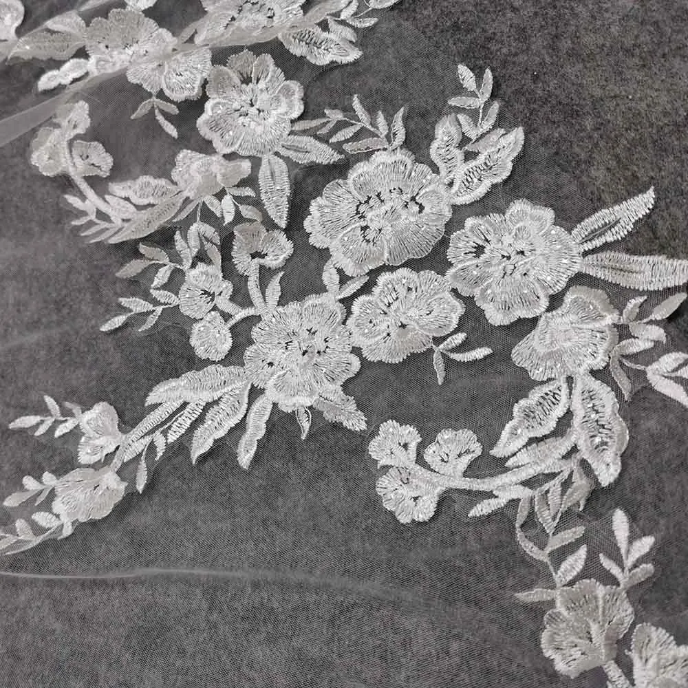 Красивая короткая кружевная свадебная фата с блестками - Фотография_3