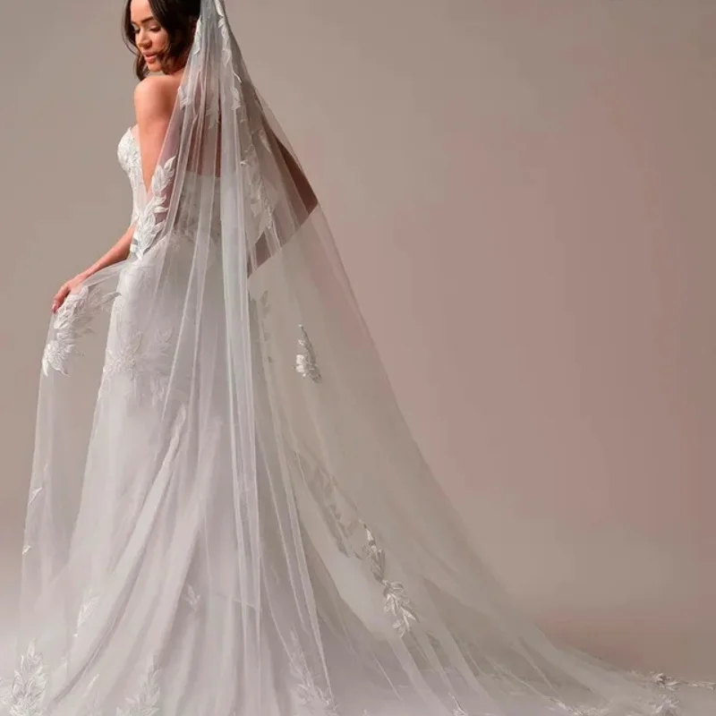 Свадебные платья цвета слоновой кости с открытыми плечами - Фотография_2