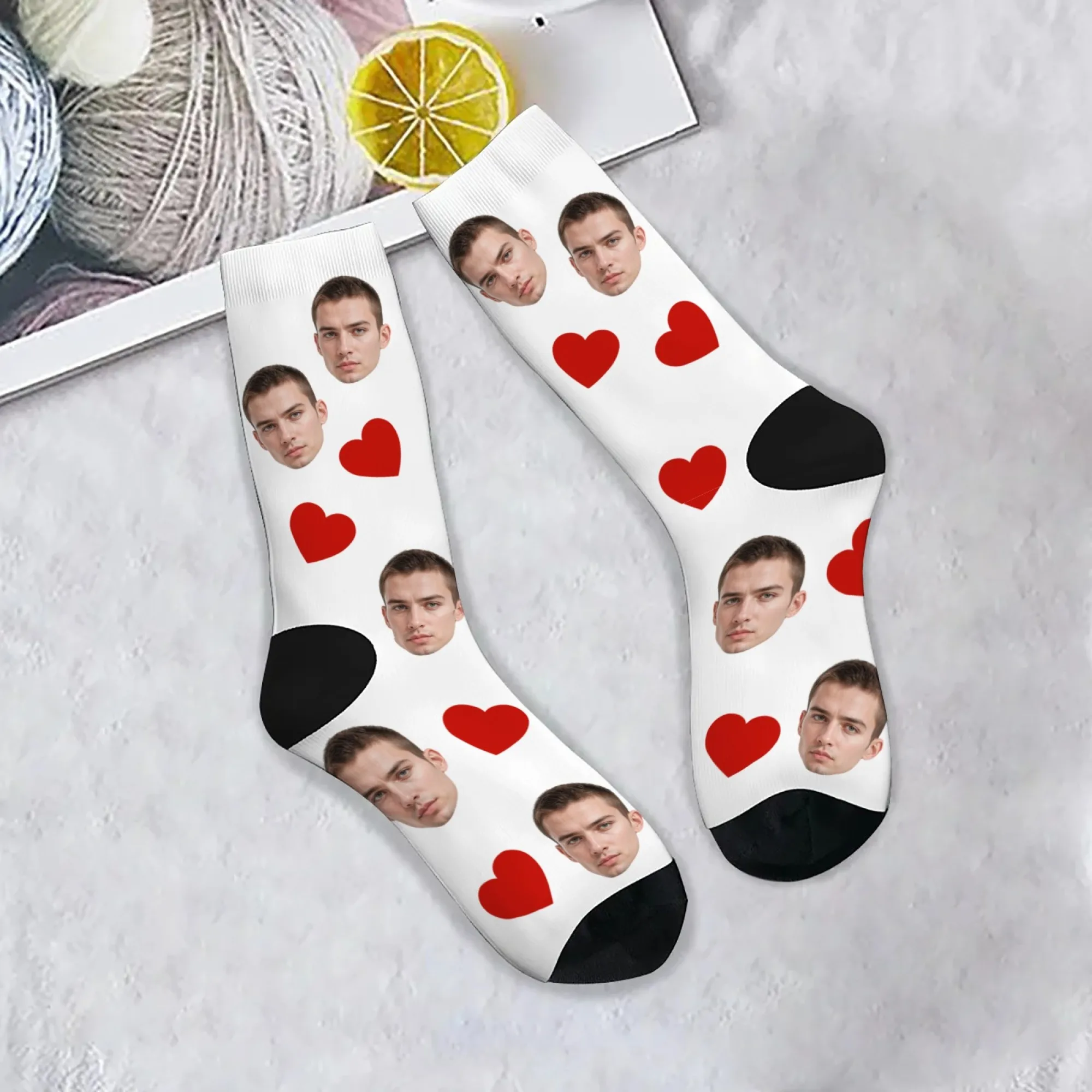 Носки для лица и экипажа на заказ с красными сердечками - Фотография_6