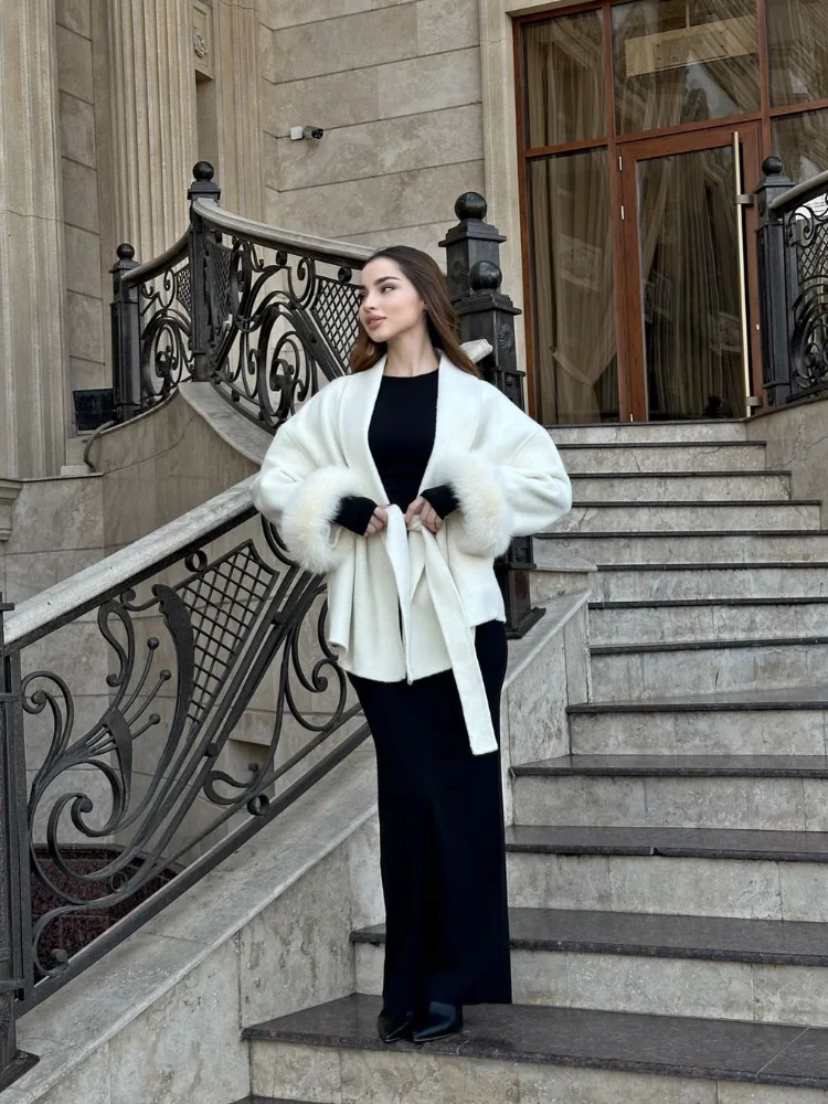 Повседневное однотонное шерстяное пальто с шарфом и воротником - Фотография_4