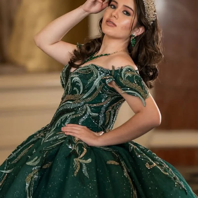 Блестящее темно-зеленое платье quinceanera с открытыми плечами - Фотография_6