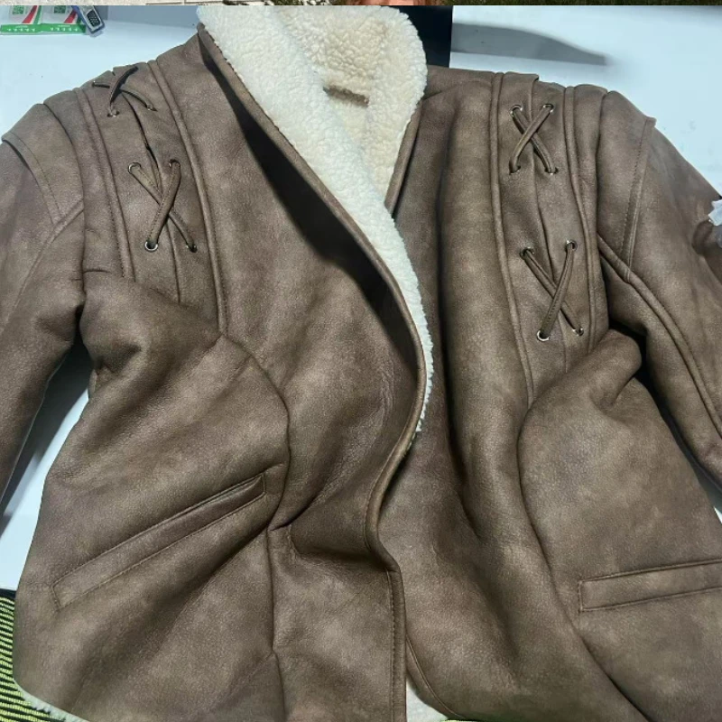 Женское пальто из овчины из искусственной кожи с поясом - Фотография_3