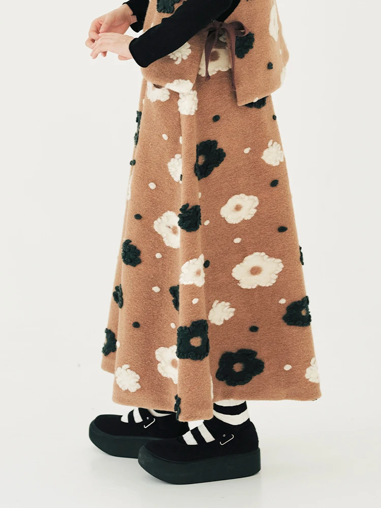 Оригинальный дизайн юбки imakokoni с вышивкой и цветочной аппликацией - Фотография_5