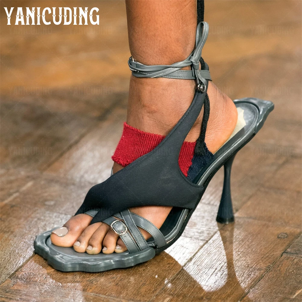 Сандалии на шпильке с цветочным узором - Фотография_2