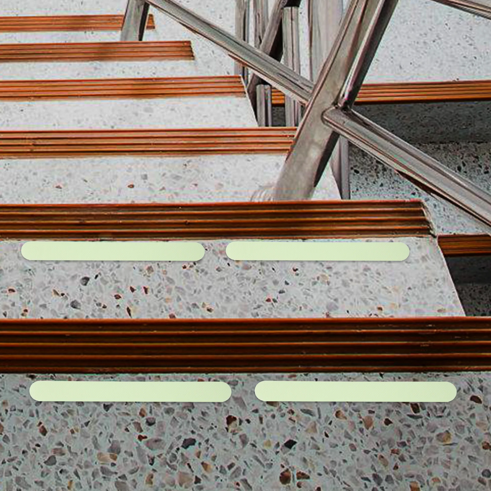 Нескользящие проступицы для лестниц