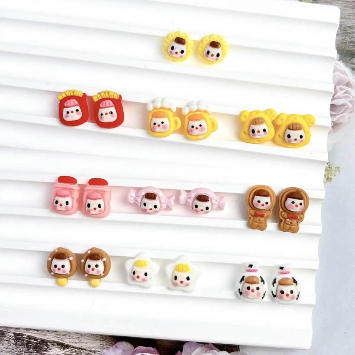 Смешанная смола kawaii girl expression nail charm - Фотография_4