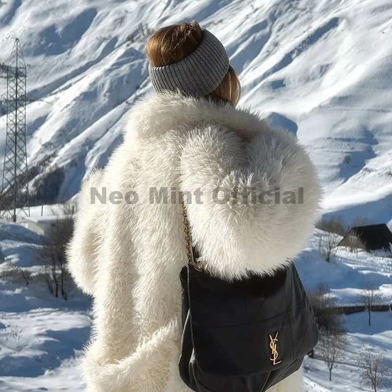 Зимняя брендовая модная русская девушка в стиле с поясом - Фотография_3