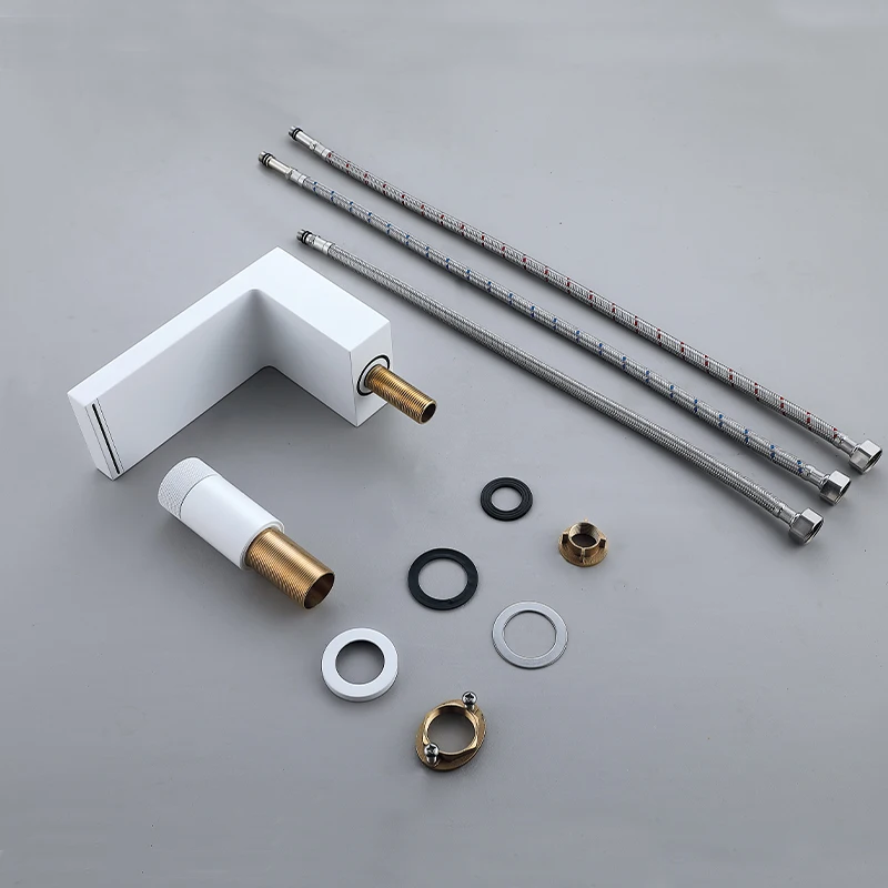 Белый настенный смеситель для ванны с водопадом - Фотография_3