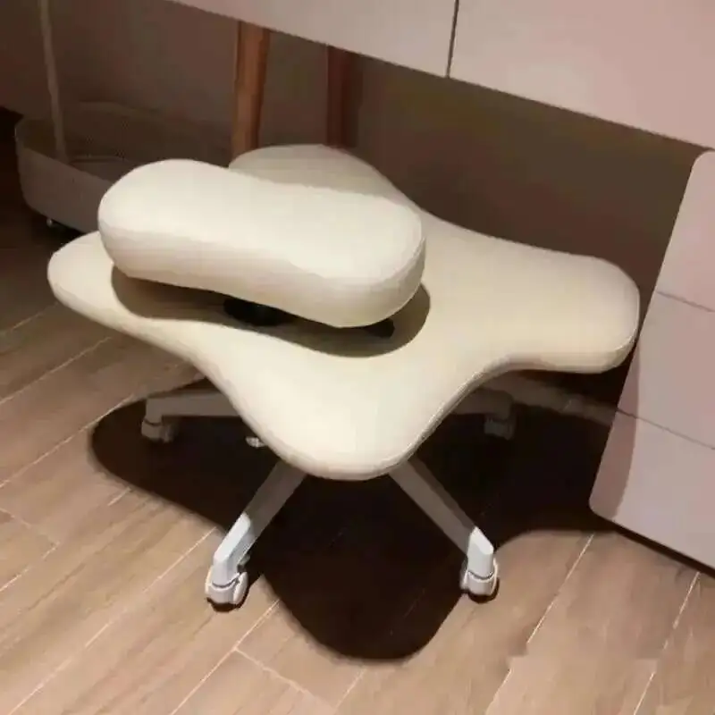 Офисный стул для сидения на перекрестных ножках