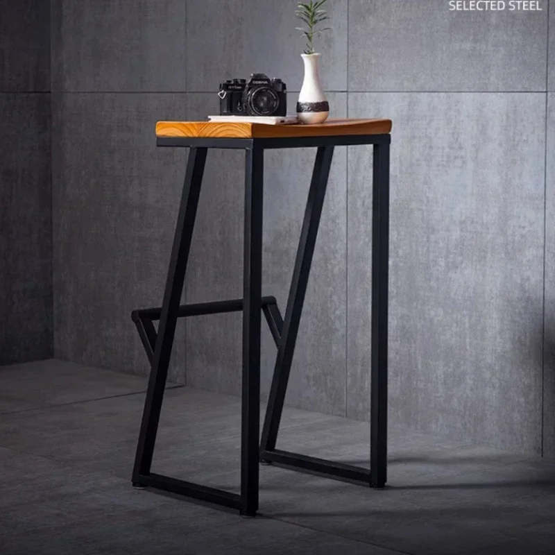 Минималистичный железный барный стул с высокими ножками - Фотография_3
