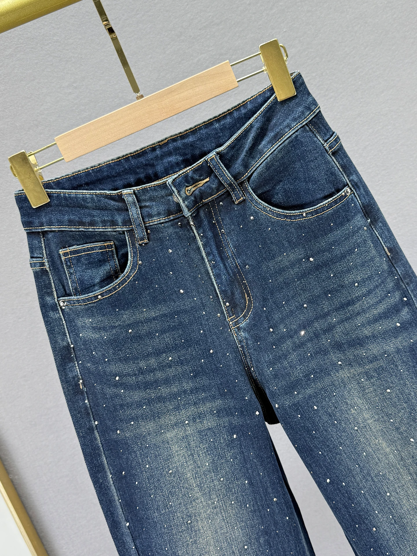 Джинсы со стразами для женщин - Фотография_4