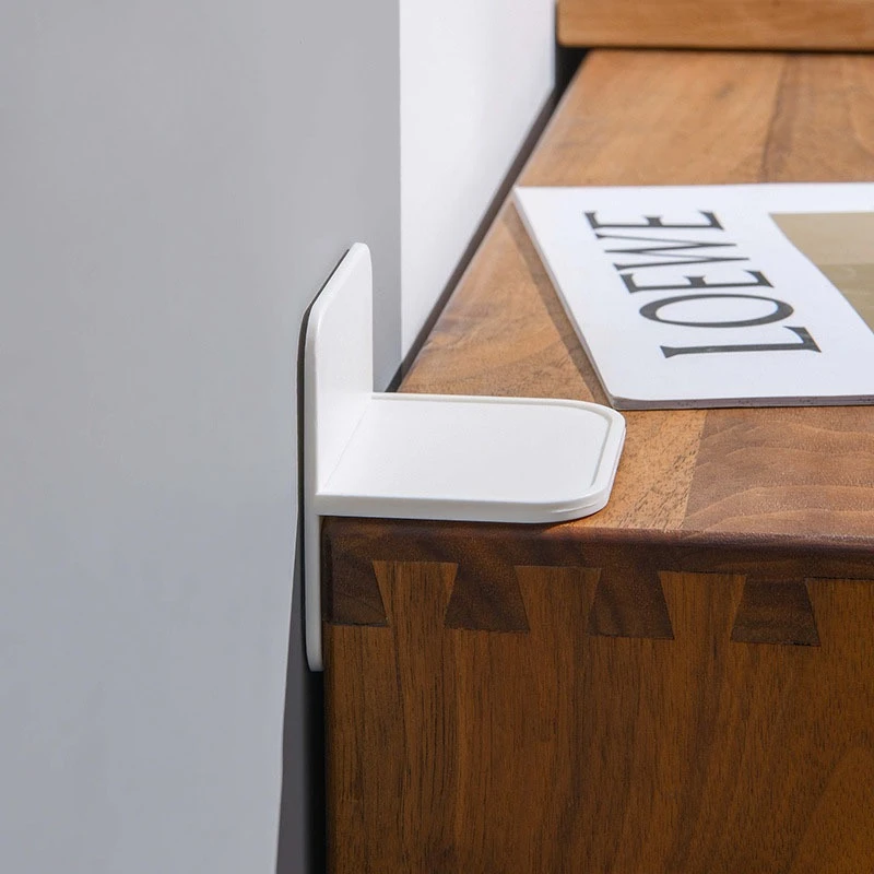 Мебельное устройство с защитой от опрокидывания