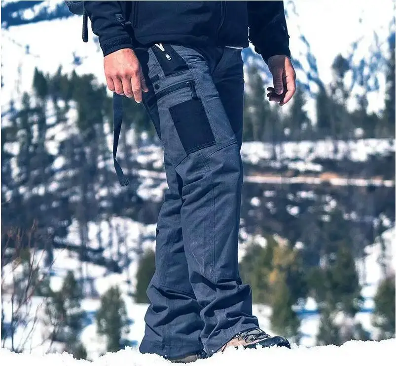 Black camo cargo pants outdoor - Фотография_6