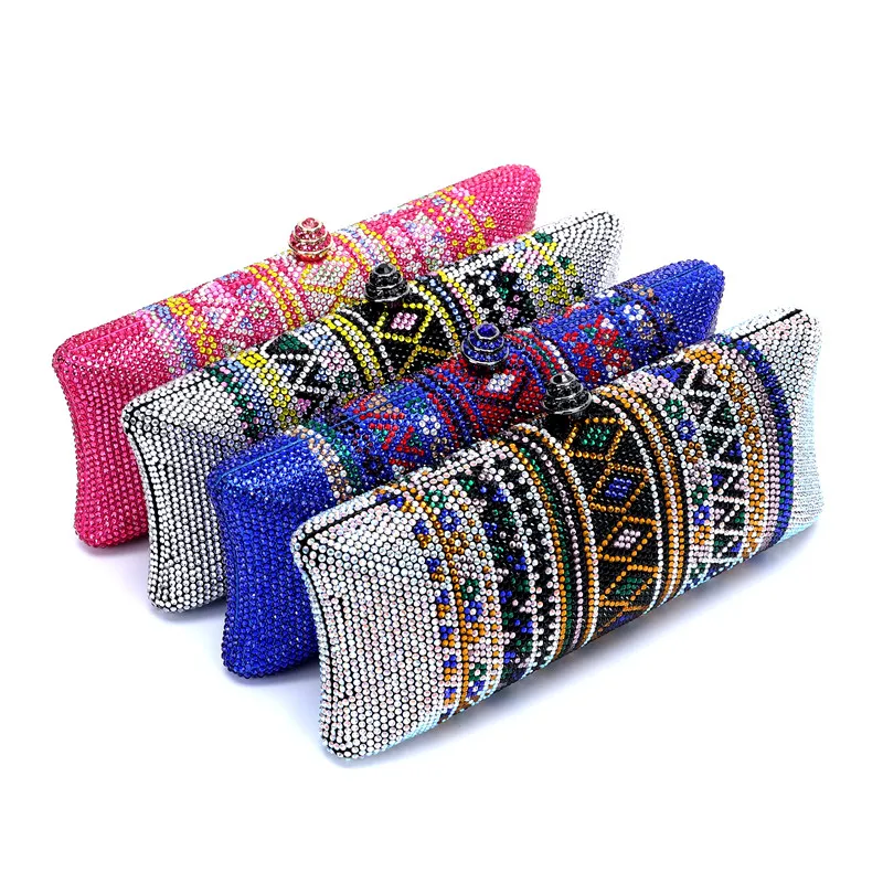 Женский вечерний клатч со сверкающими стразами и стрекозой - Фотография_5