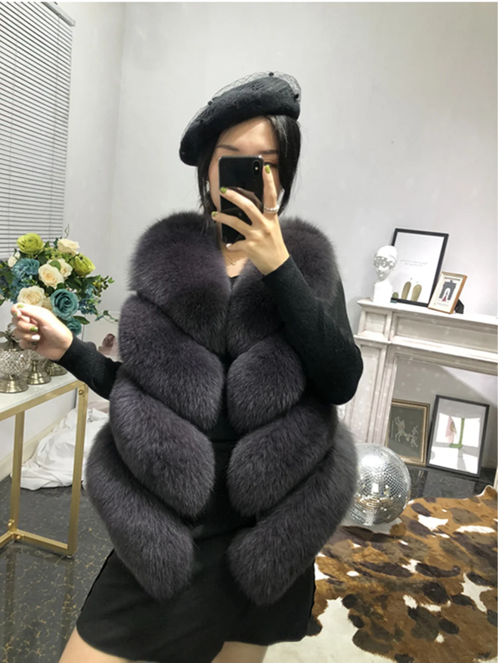 Короткий жилет из натурального лисьего меха для женщин