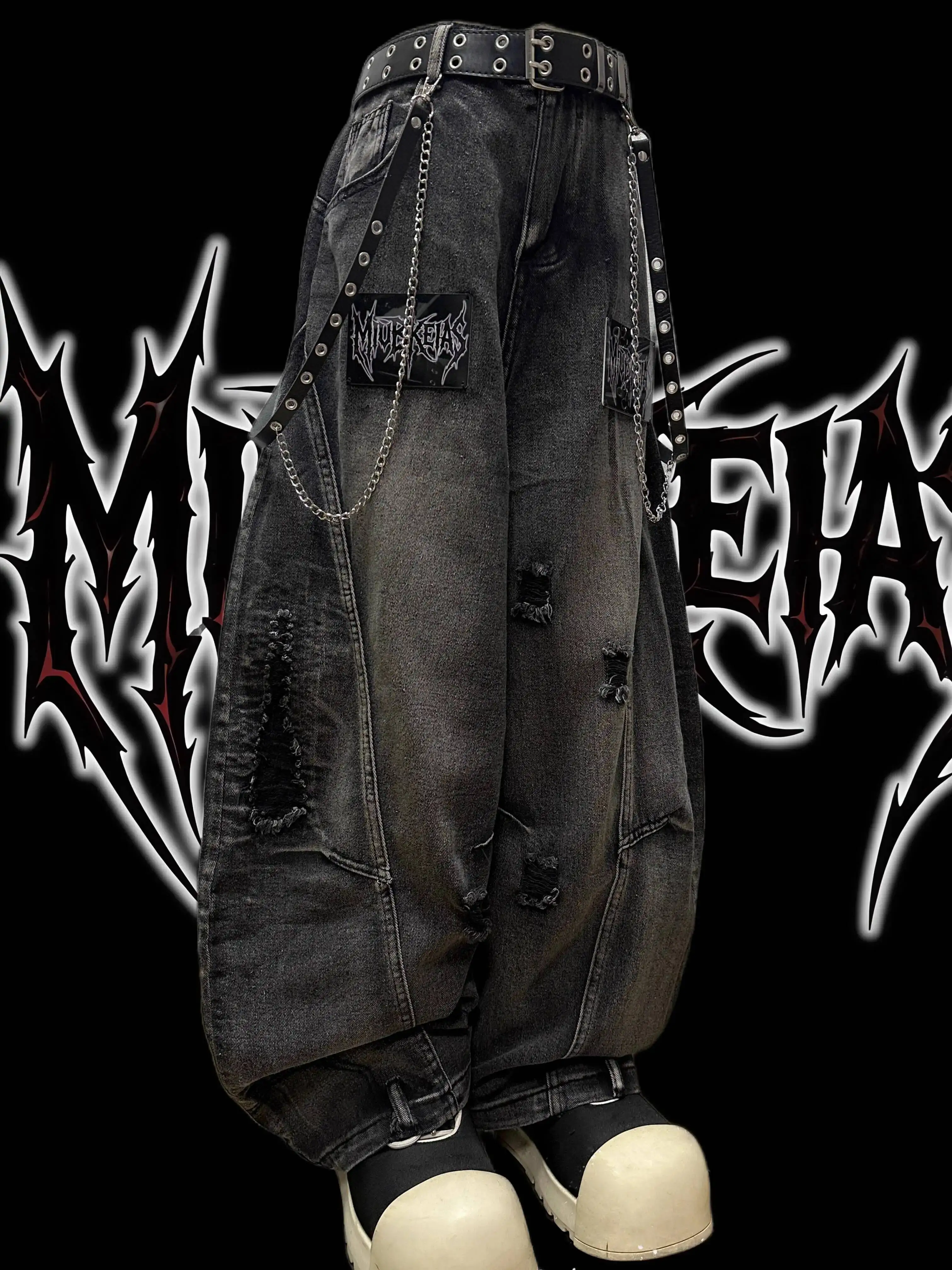 Джинсы в стиле панк-готика