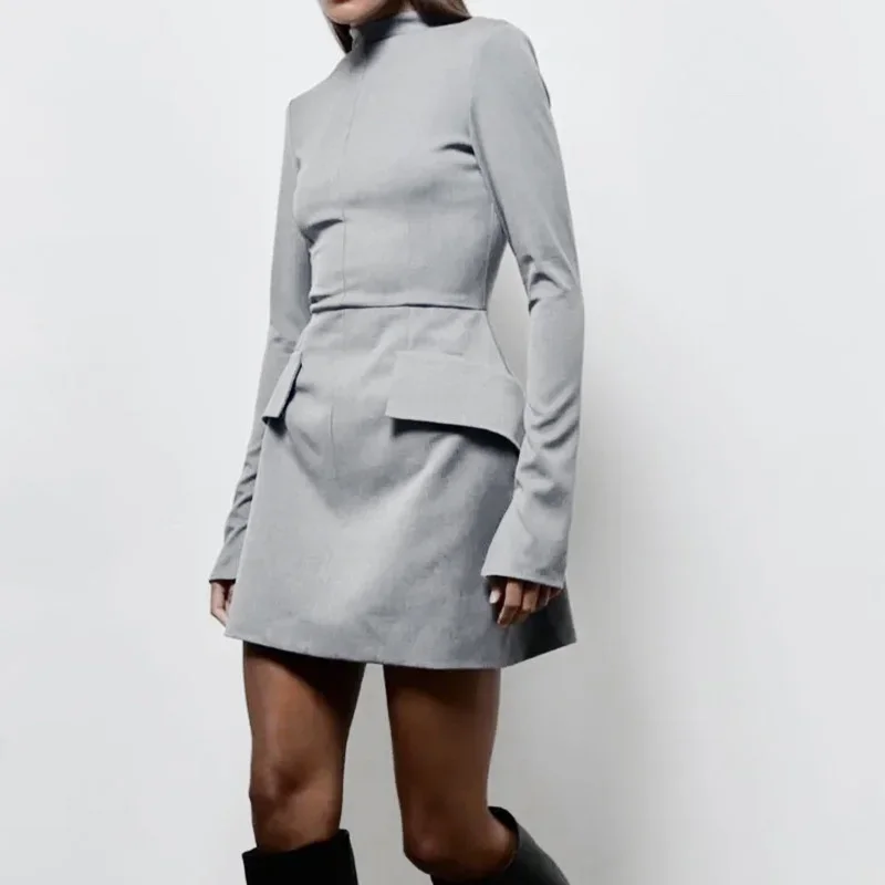 Женское однотонное облегающее платье с двумя карманами - Фотография_4