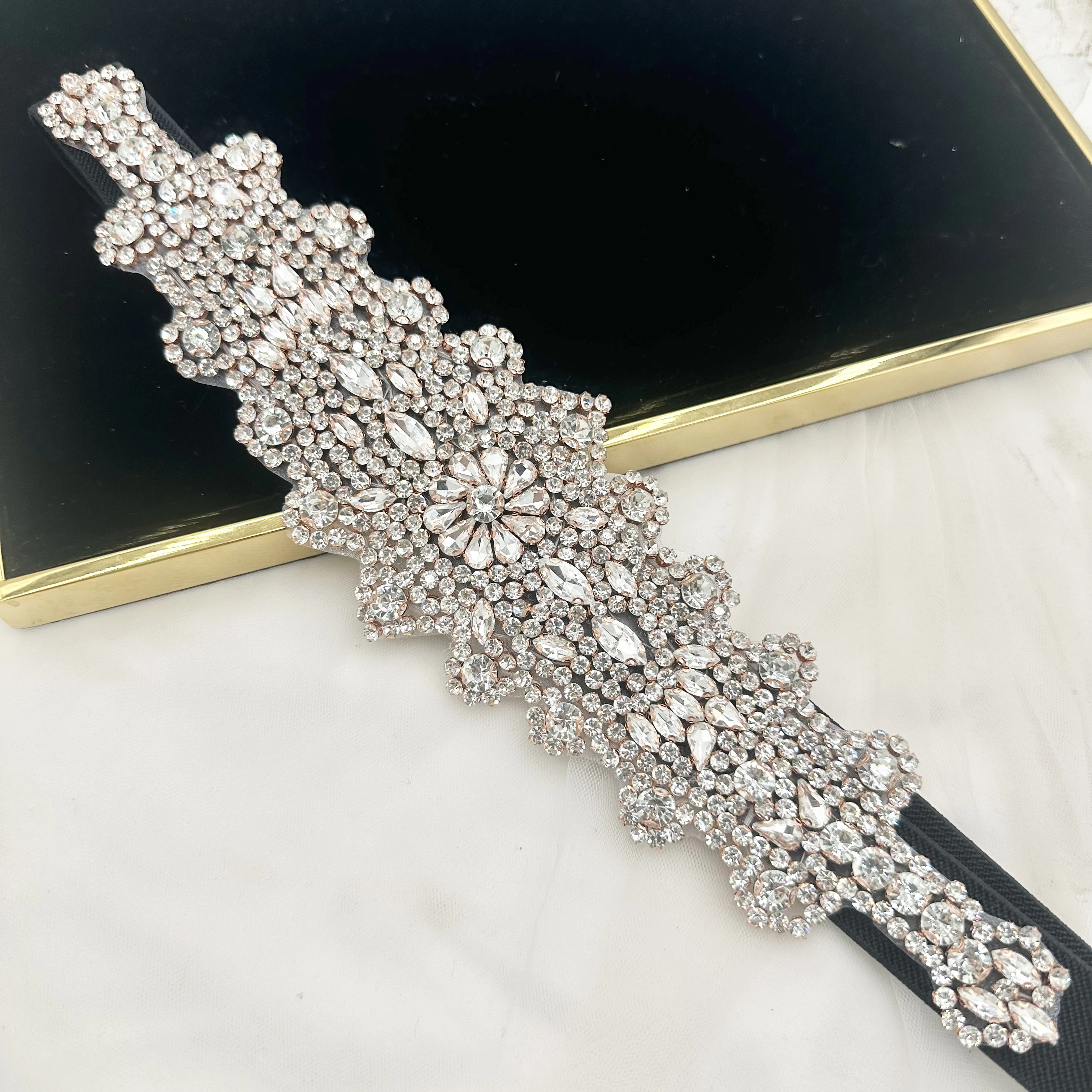 Широкий пояс, сшитая вручную стеклянная клейкая нашивка золотого цвета - Фотография_3