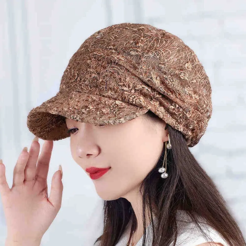 Шапка-бини с вышивкой и цветком