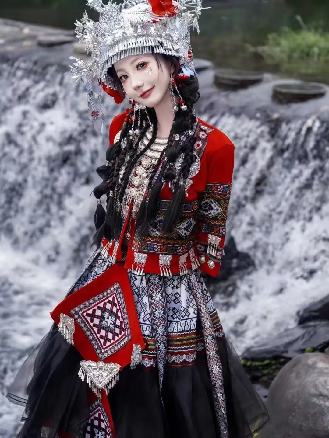 Женский костюм хмонг в национальном стиле - Фотография_2