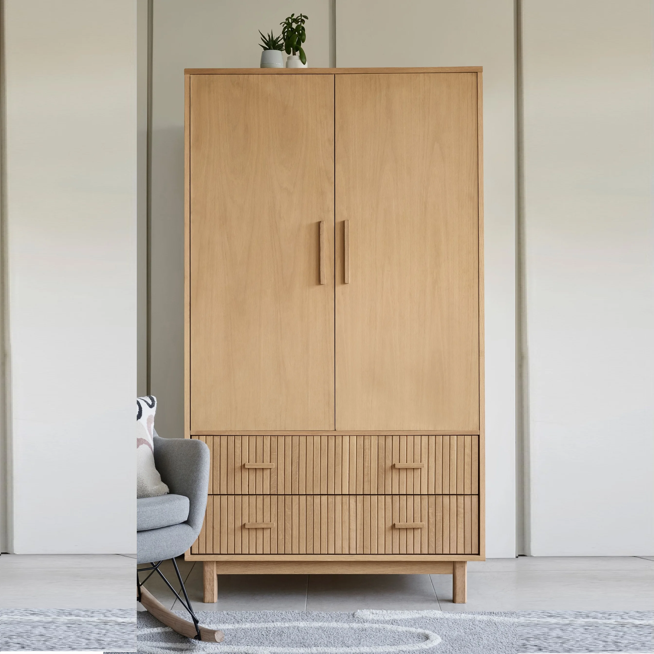 Деревянный 2-дверный шкаф с полкой и подвесной направляющей - Фотография_5