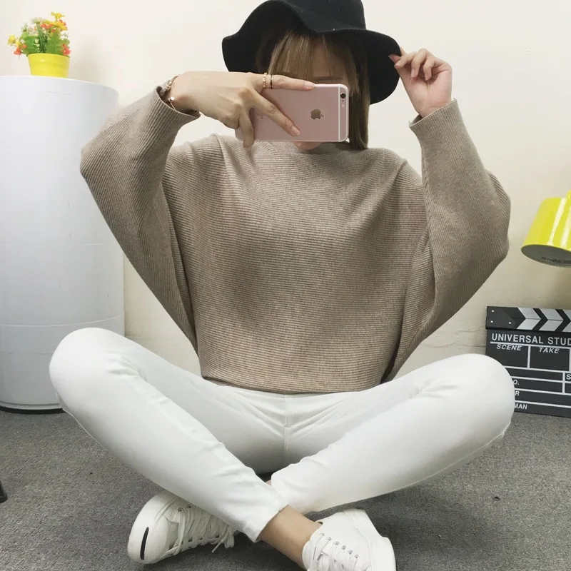 Женский свитер с разрезным вырезом «летучая мышь» - Фотография_3