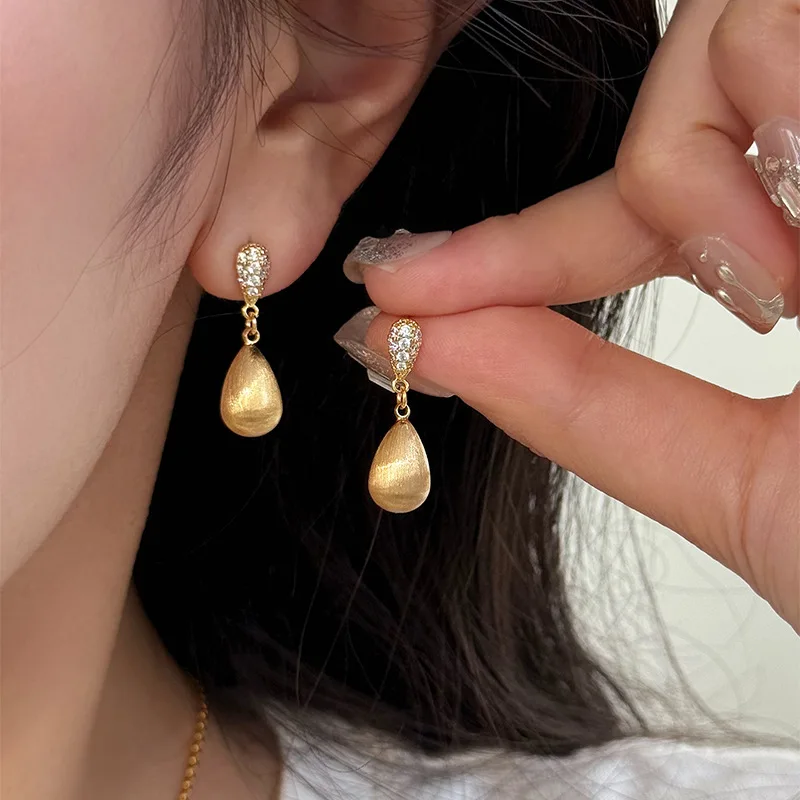 Серьги-капли с цирконом из стерлингового серебра