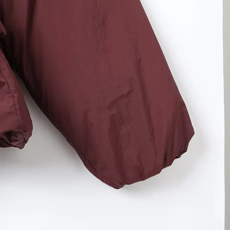 Зимняя женская винно-красная парка большого размера с запахом и бантом - Фотография_5