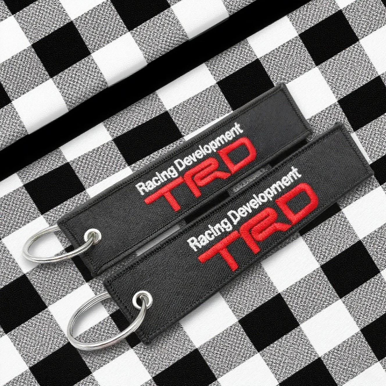 Автомобильный вышитый брелок с эмблемой