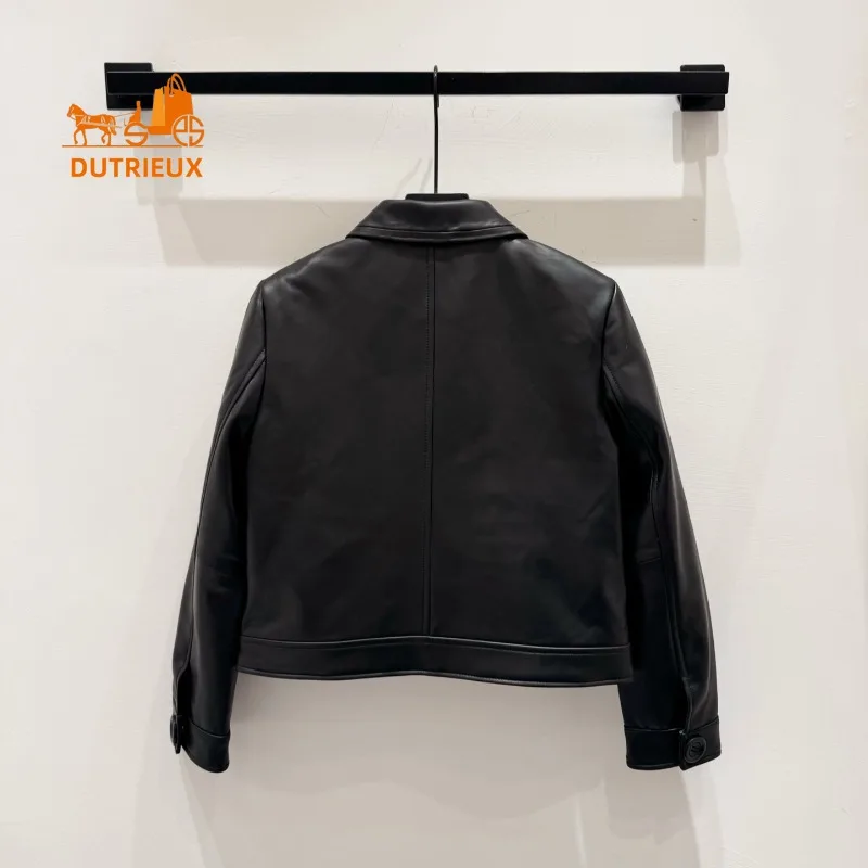 Зимняя кожаная куртка с лацканами и карманами - Фотография_4