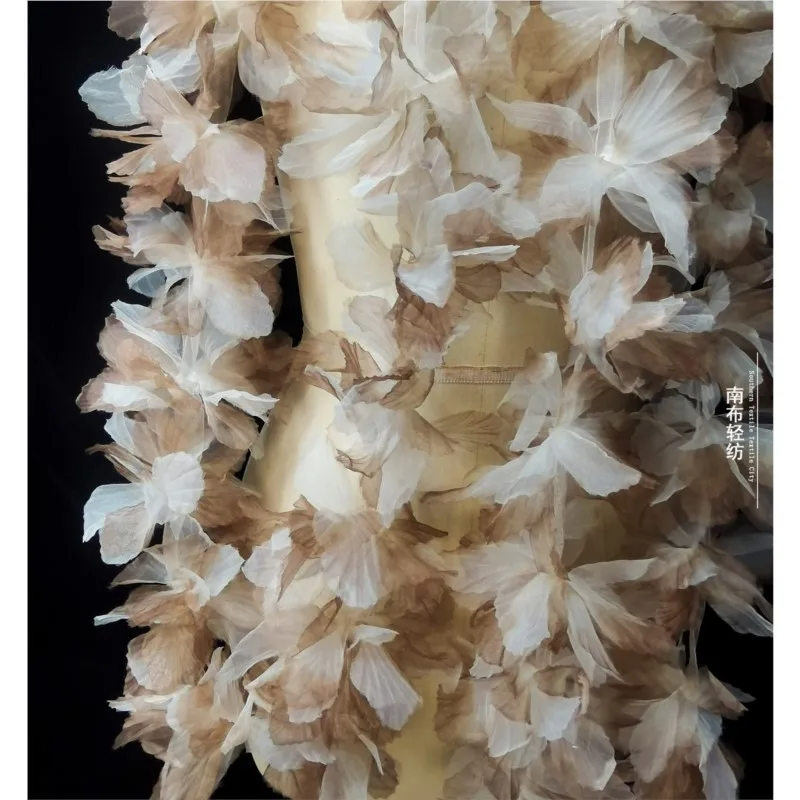 Коричневая трехмерная градиентная пряжа с несколькими листьями цветов - Фотография_3