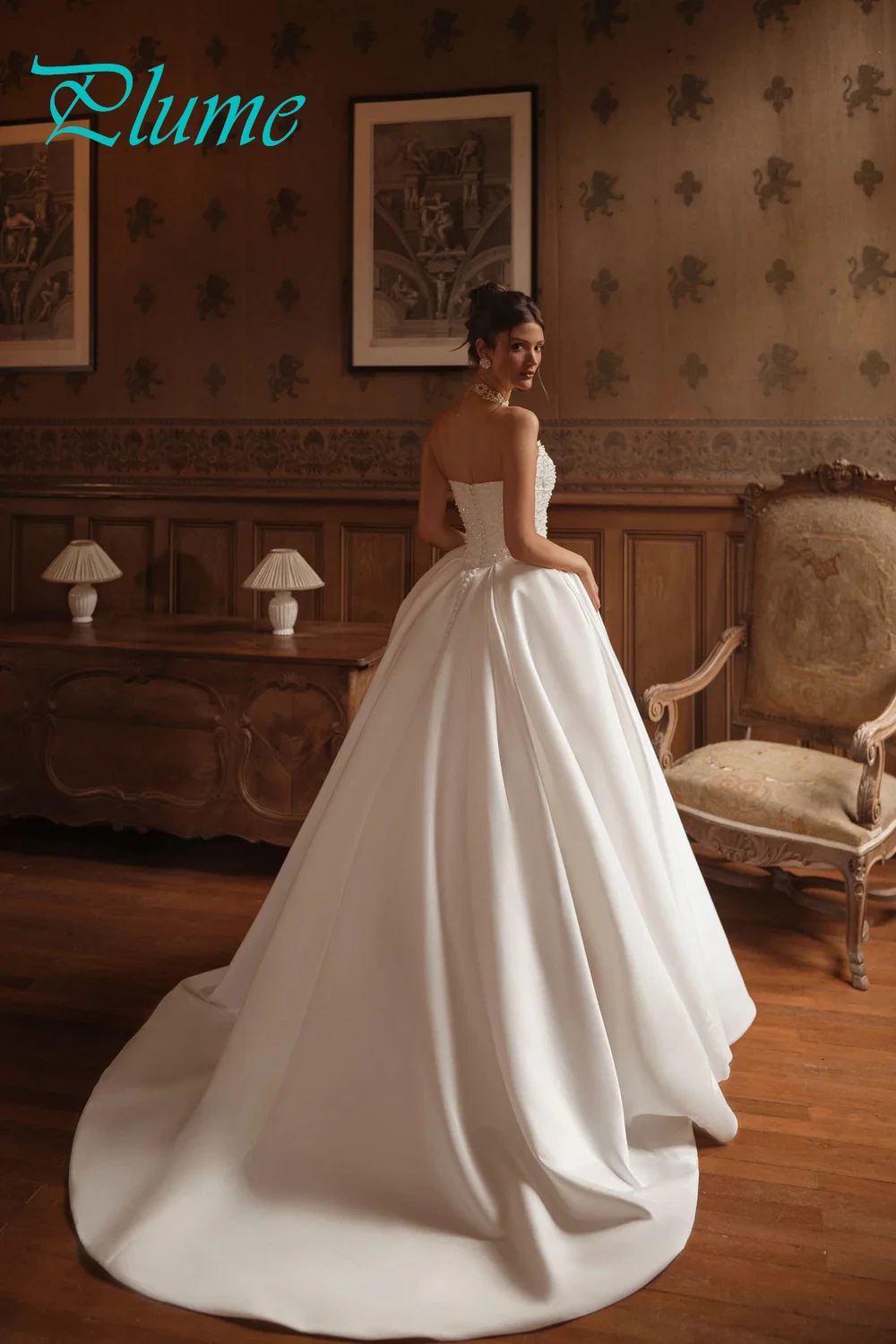 Элегантное белое атласное свадебное платье по индивидуальному заказу - Фотография_5