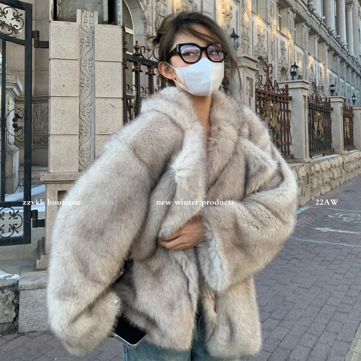 Темпераментное элегантное пальто из искусственного меха