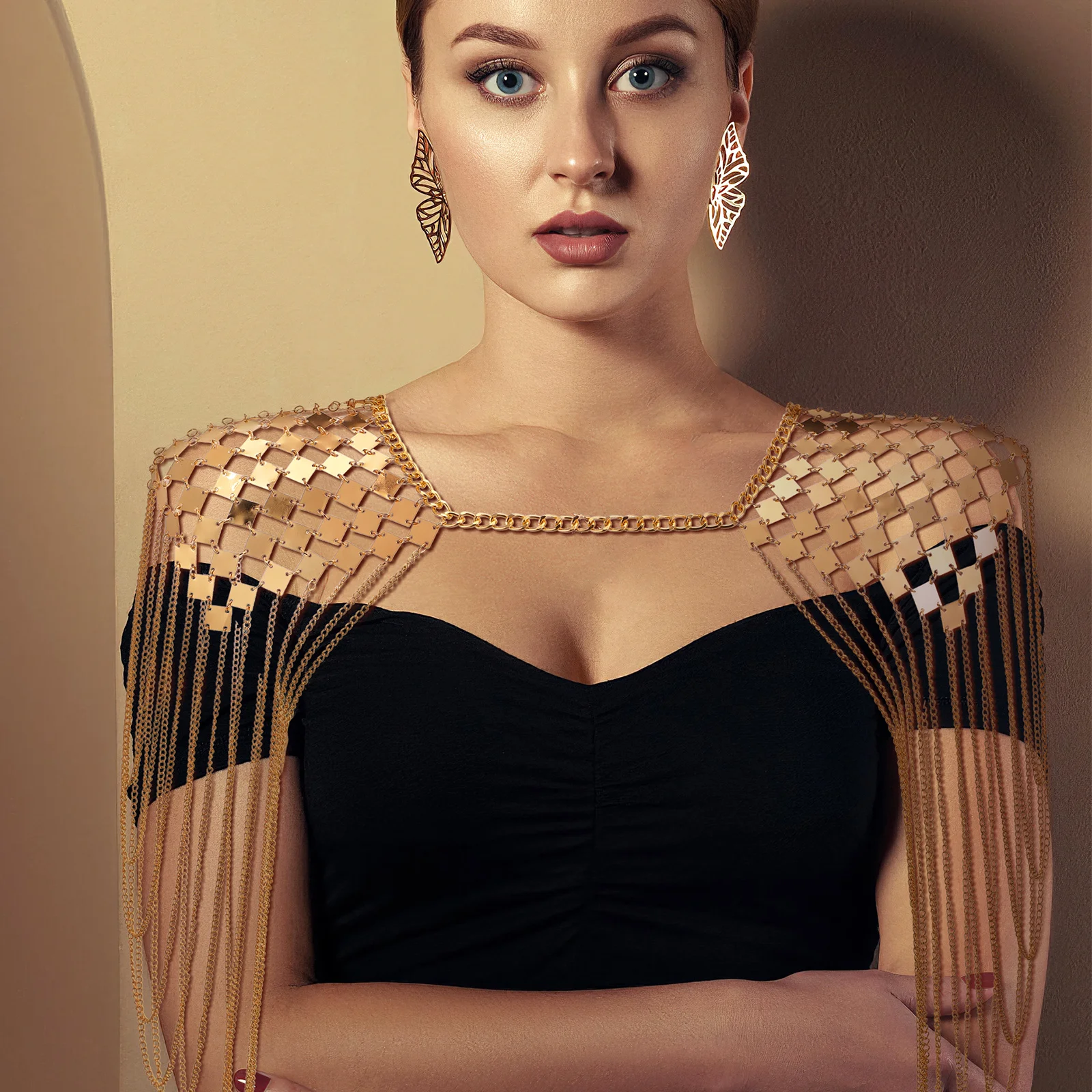 Элегантное золотое ожерелье с кисточками на плечо - Фотография_4