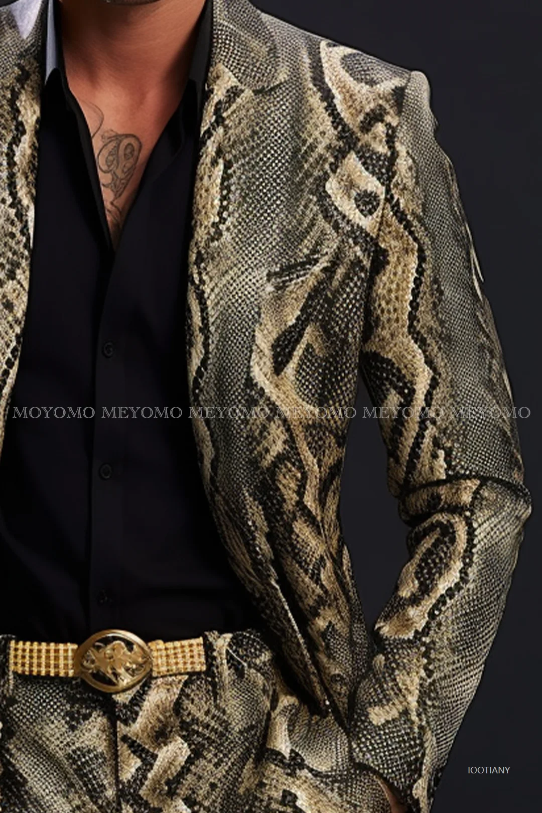 Костюм из двух предметов с принтом чешуи ящерицы - Фотография_4