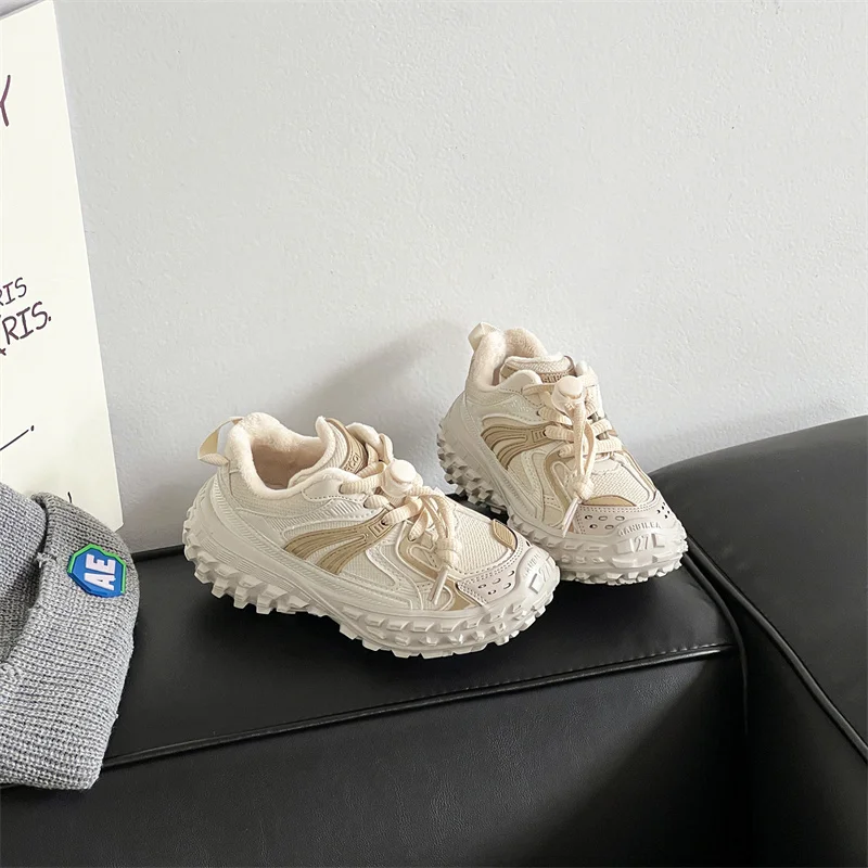 Модные детские кроссовки на массивной подошве с плюшевой подкладкой - Фотография_6