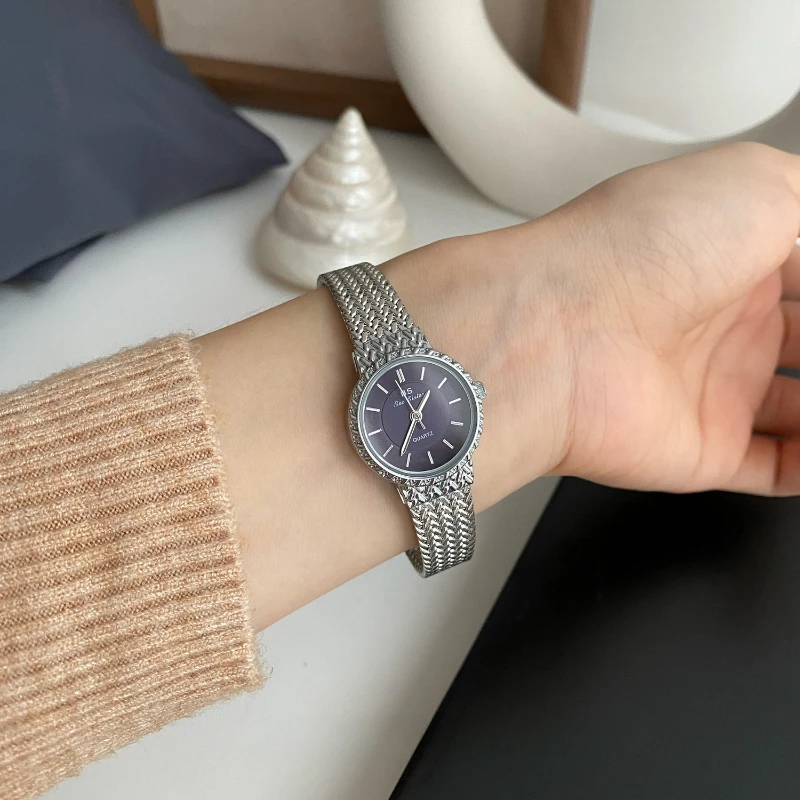 Часы наручные женские кварцевые с маленьким циферблатом - Фотография_3